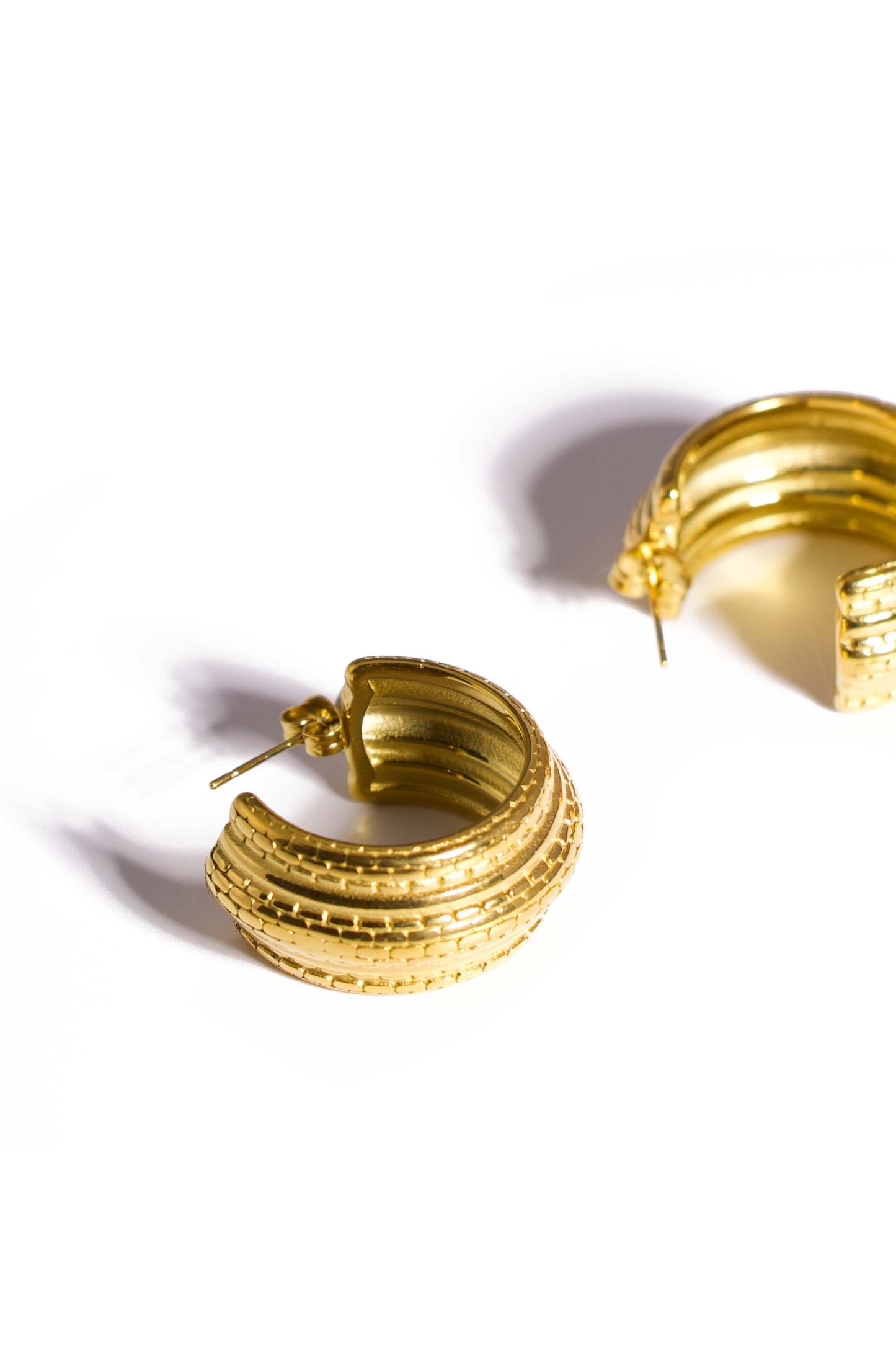 Textured Gold Hoop Earrings – Chunky Retro Statement Hoops in Stainless Steel