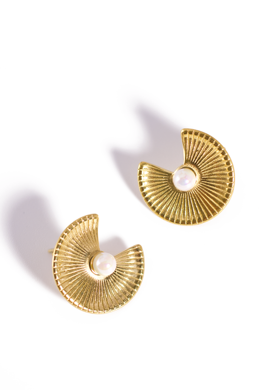 Vintage Fan Pearl Stud Earrings – Gold Radiant Shell Design