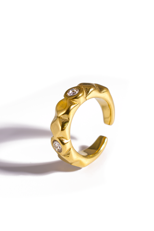 [Ring] Chunky Gold Ring with Geometric Texture and Sparkling Zircon Stones – Open Band