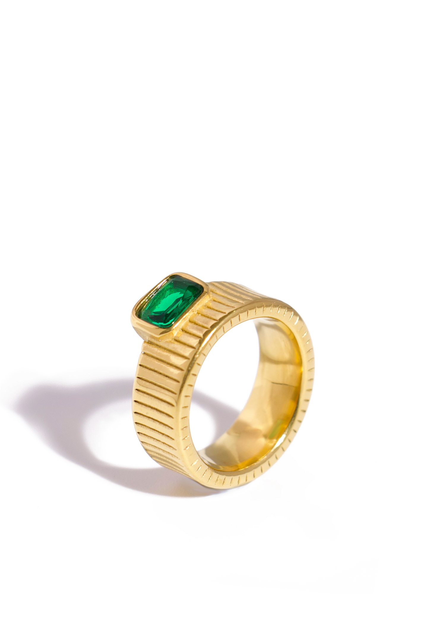 [Ring] Emerald Glow Textured Band Ring – 18K Gold Plated Stainless Steel