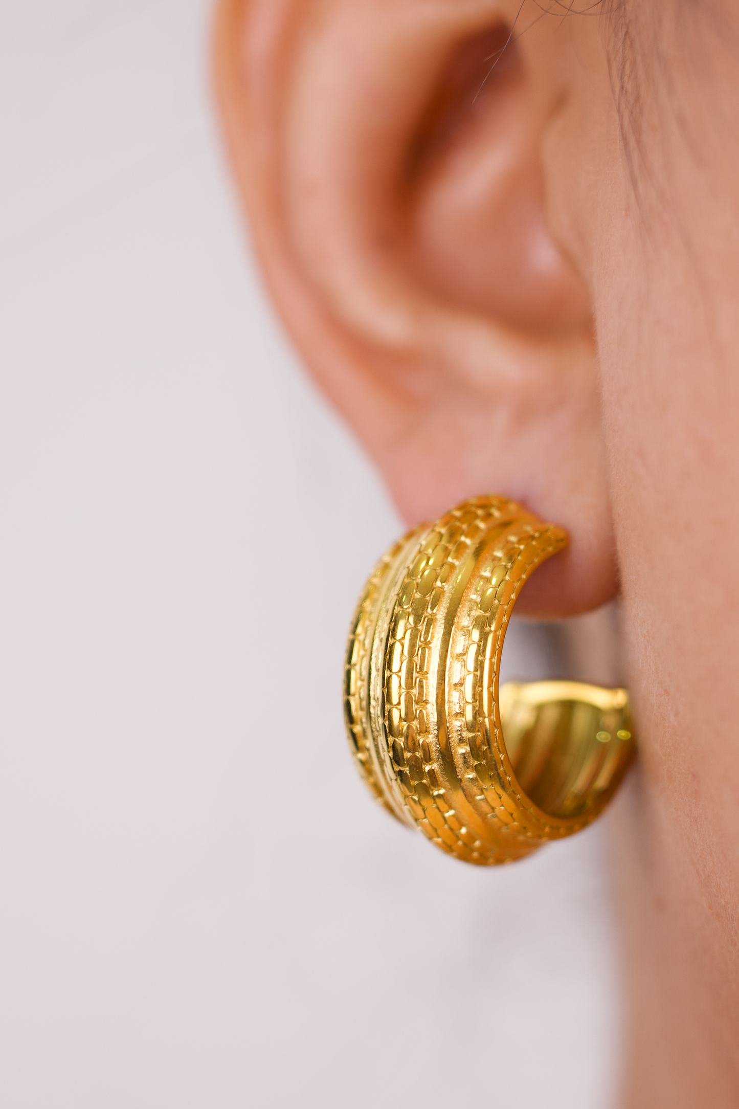 Textured Gold Hoop Earrings – Chunky Retro Statement Hoops in Stainless Steel