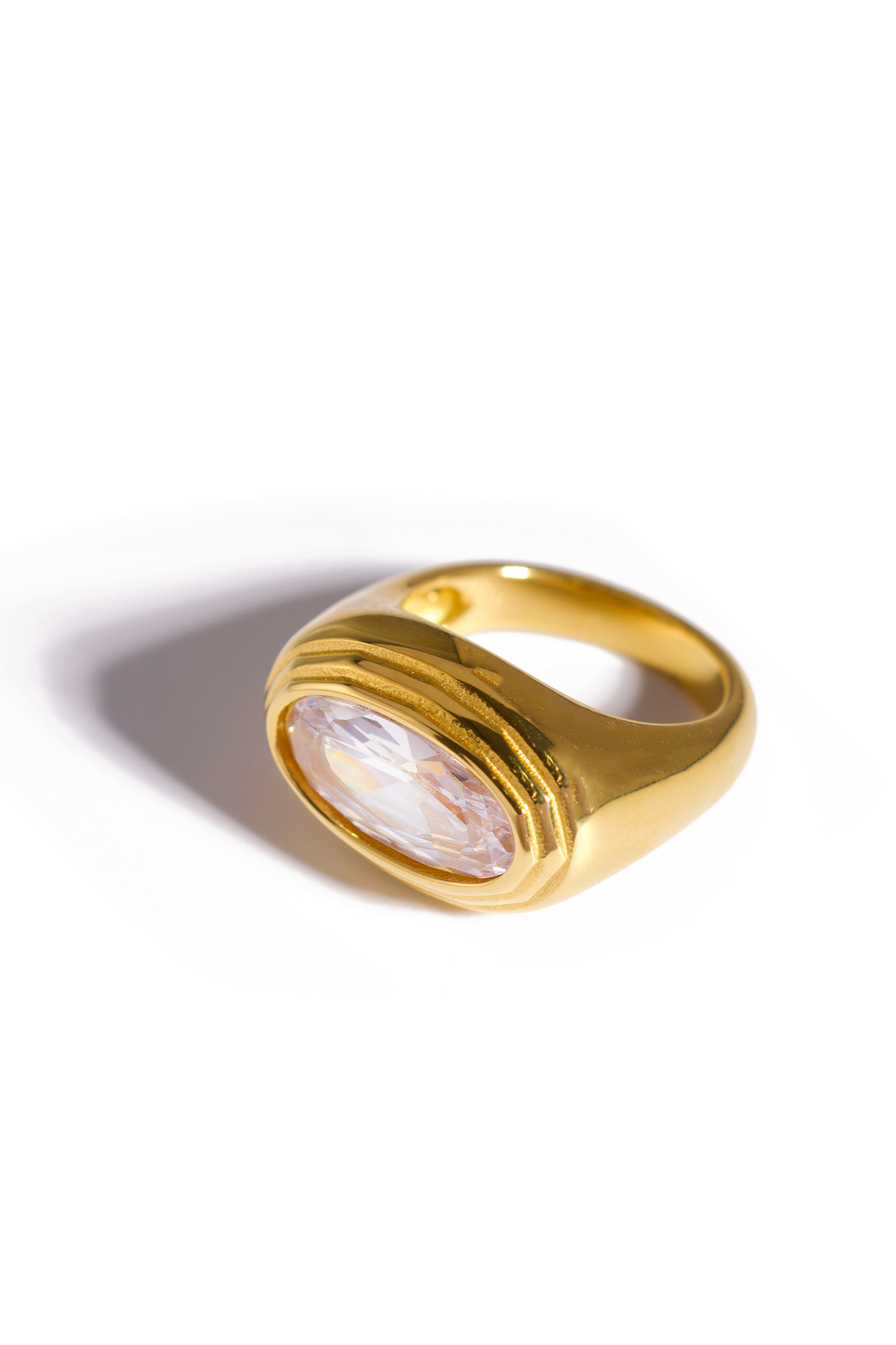 [Ring] Golden Oval-Cut Zirconia Statement Ring – Bold Vintage-Inspired Jewelry