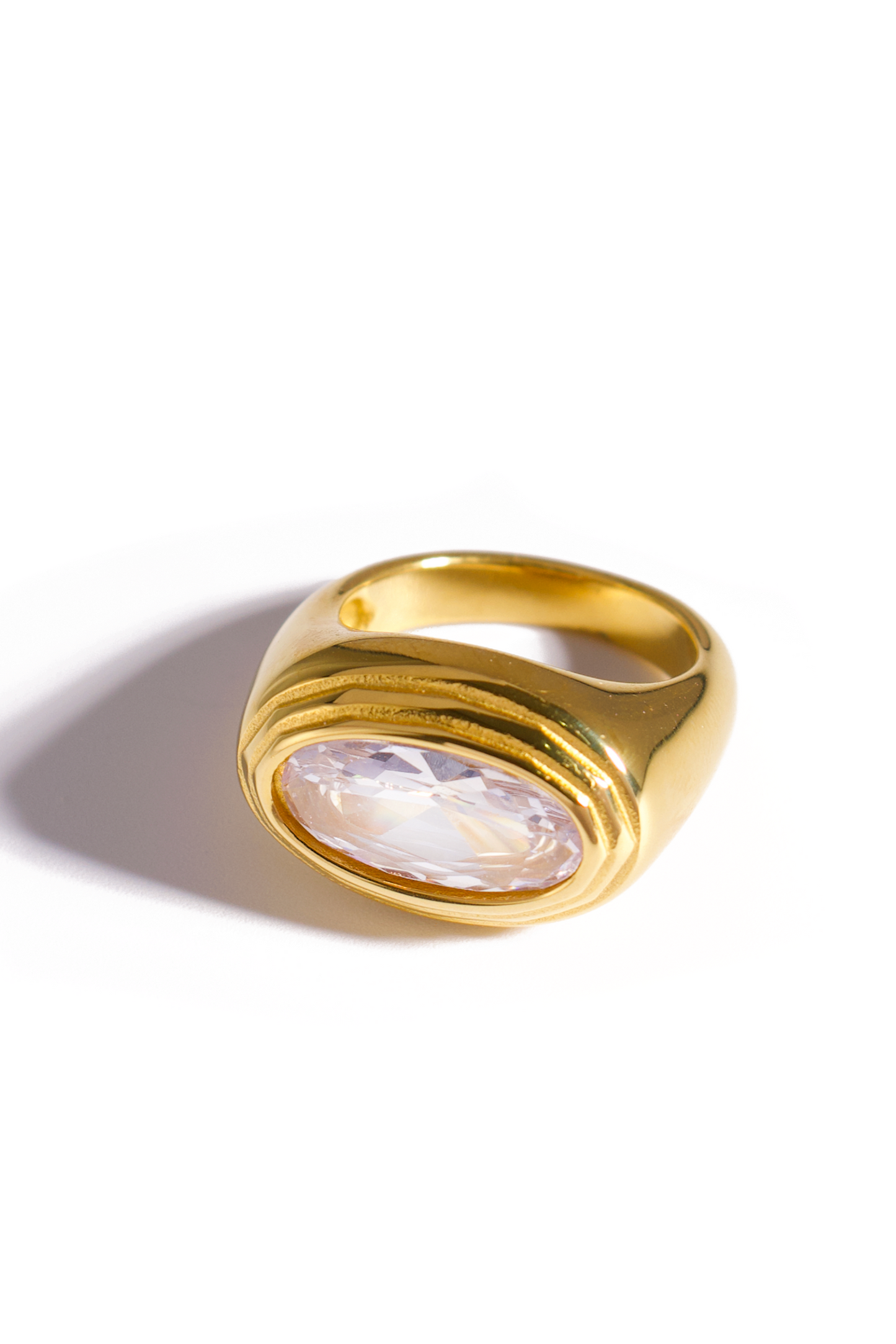[Ring] Golden Oval-Cut Zirconia Statement Ring – Bold Vintage-Inspired Jewelry