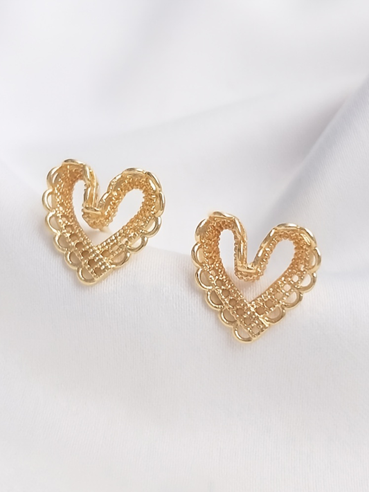 Cute Heart Shaped Ear Studs, Hollowed-Out Jewelry, Gold-Plated for Girl and Women