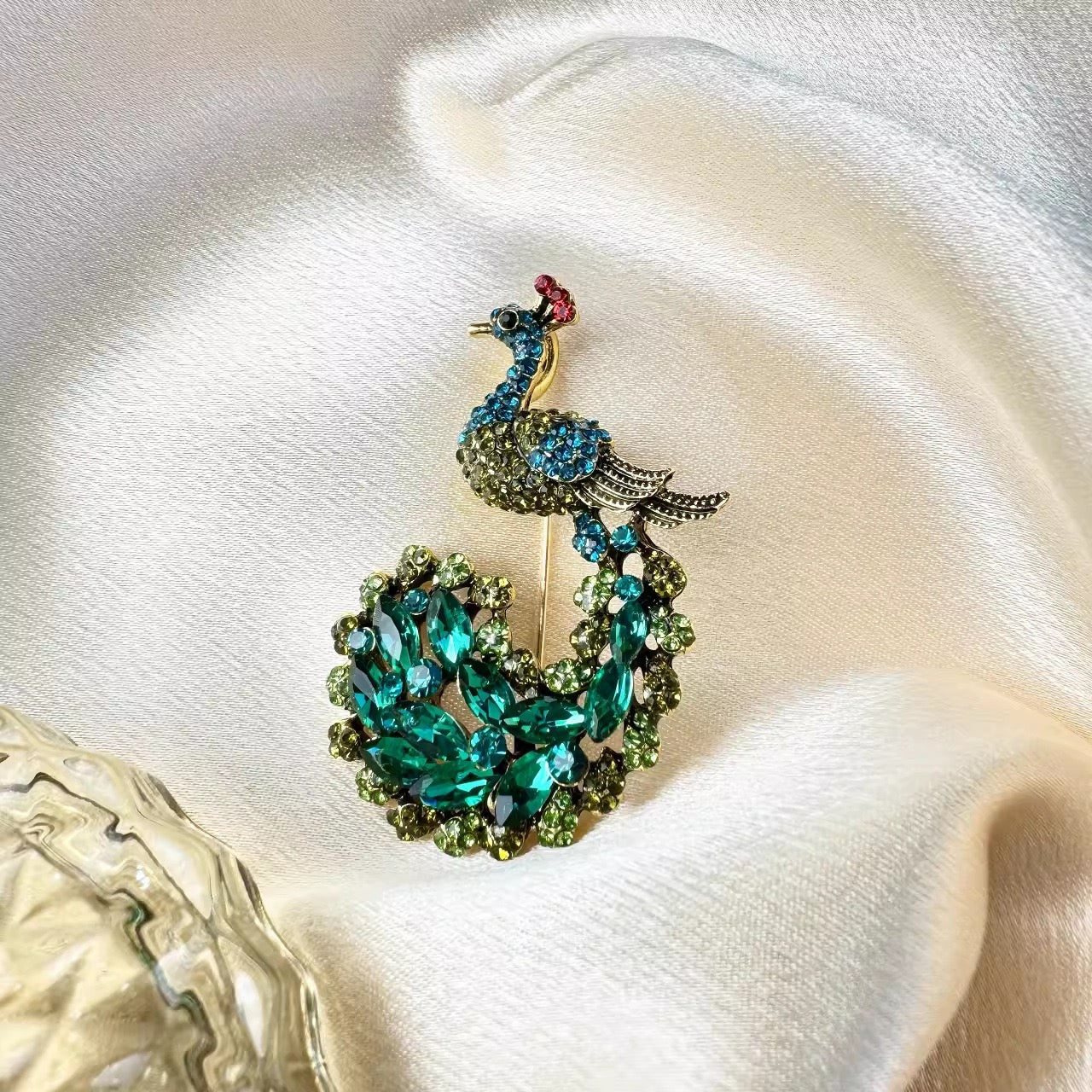 Peacock Brooch Sparkling Green Corsage Badge Pin, Unisex