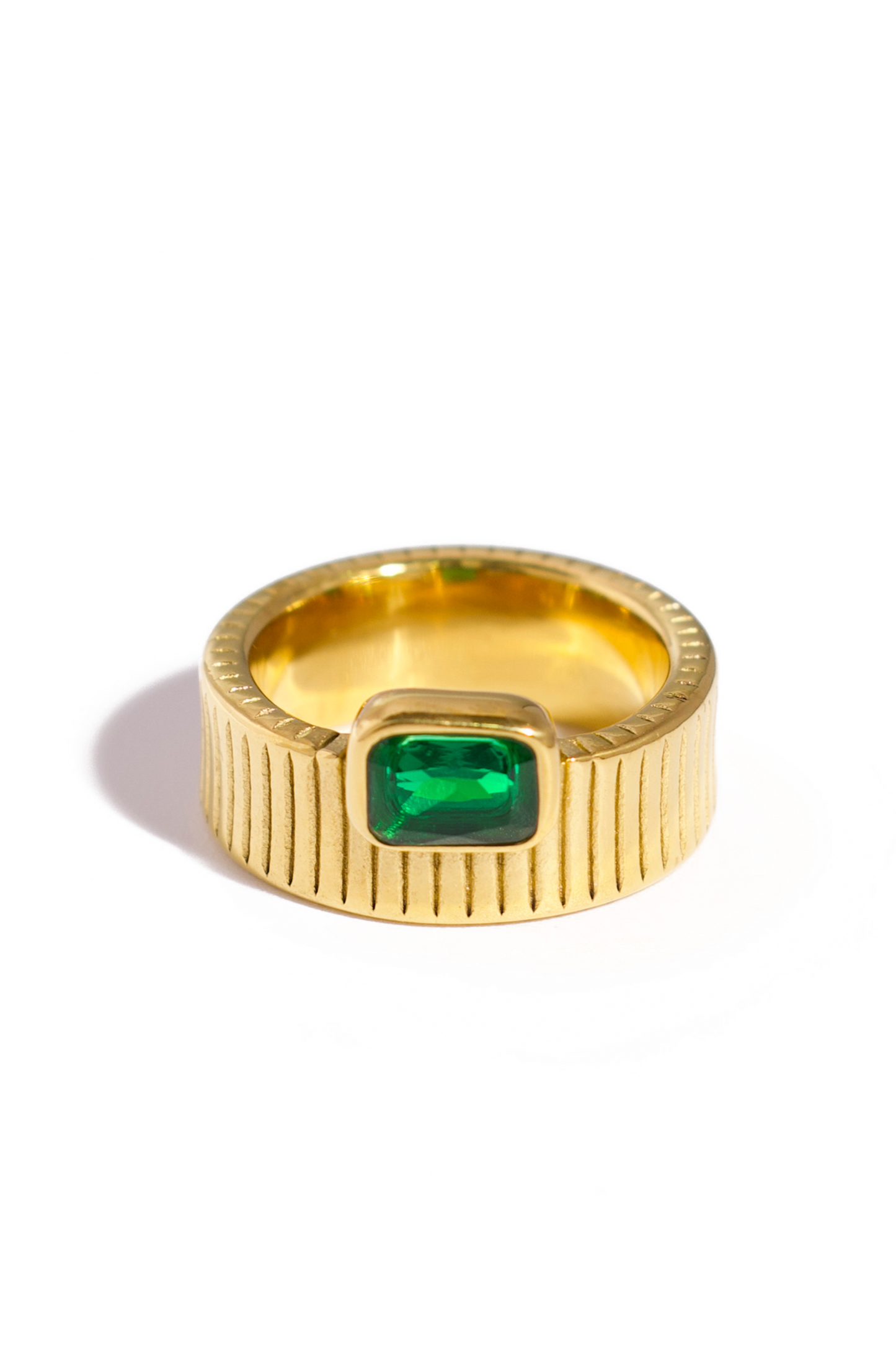[Ring] Emerald Glow Textured Band Ring – 18K Gold Plated Stainless Steel