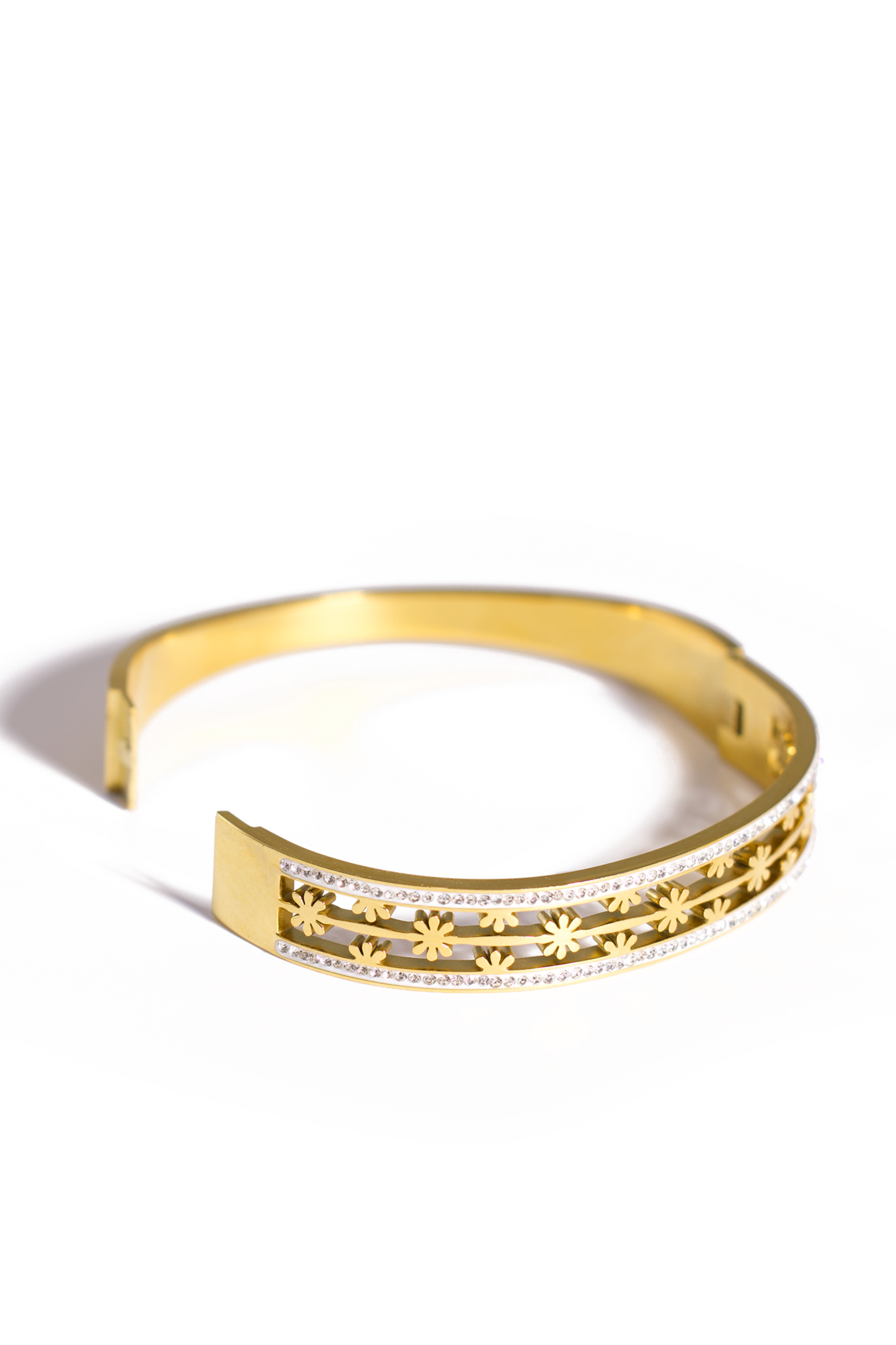 [Bracelet] Elegant Floral Cutout Gold Bangle with Sparkling Zirconia Accents