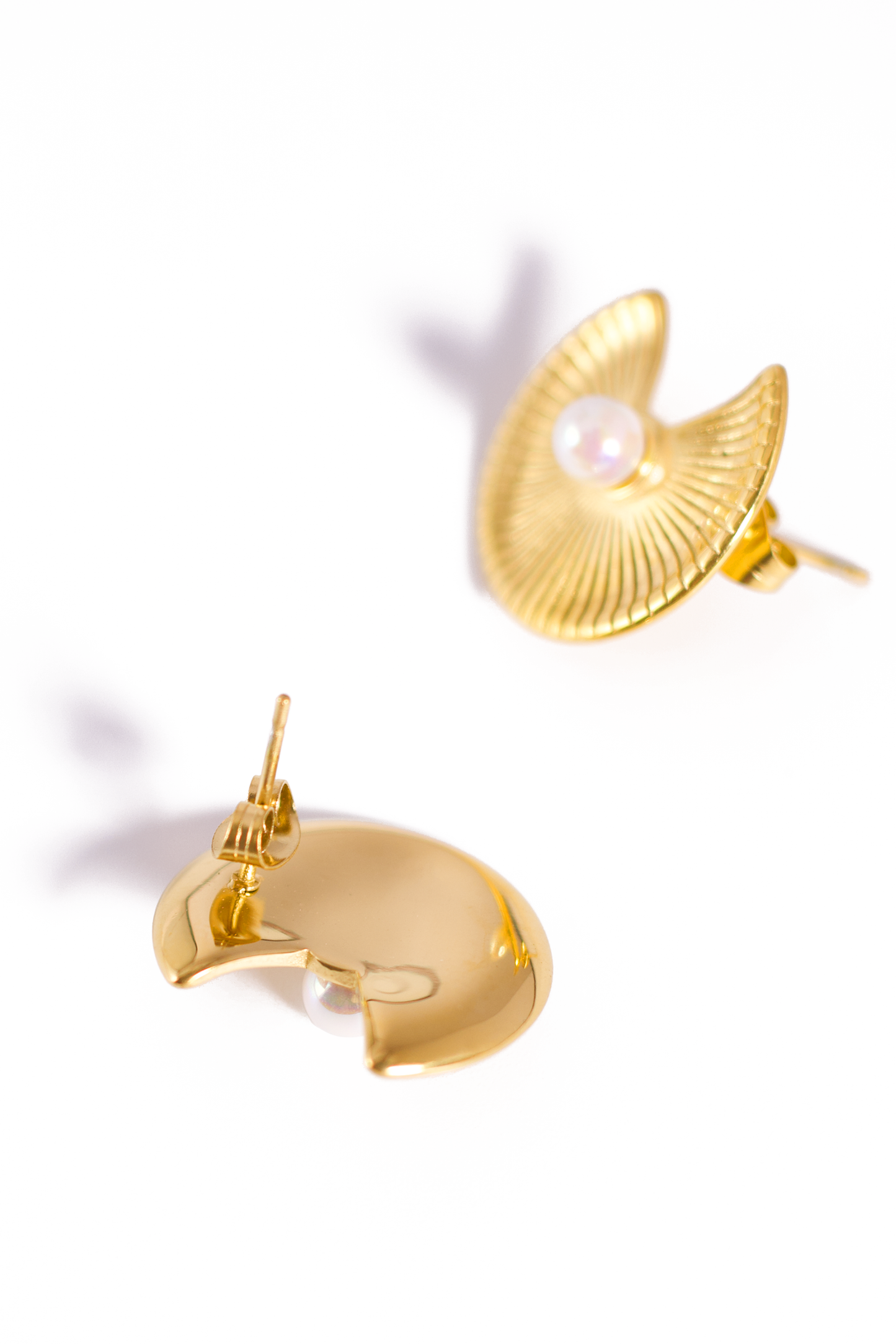 Vintage Fan Pearl Stud Earrings – Gold Radiant Shell Design