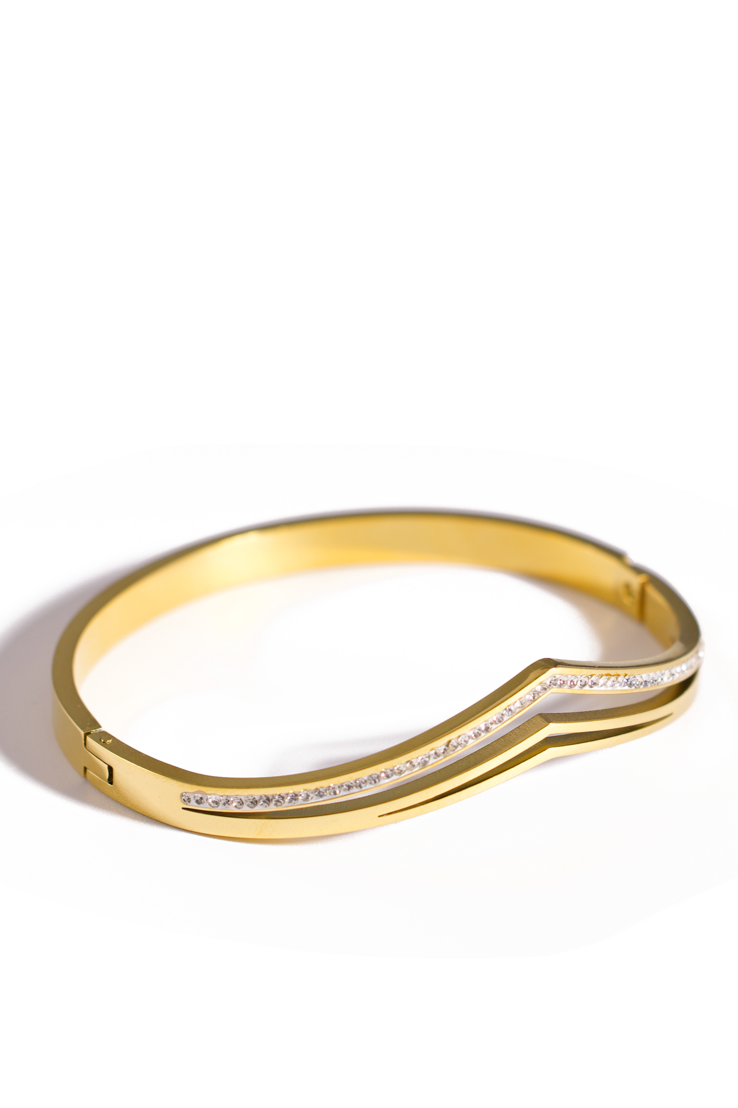 [Bracelet] 18K Gold Plated Chevron Bangle with Pavé CZ Accents – Stainless Steel, Elegant Layered Design